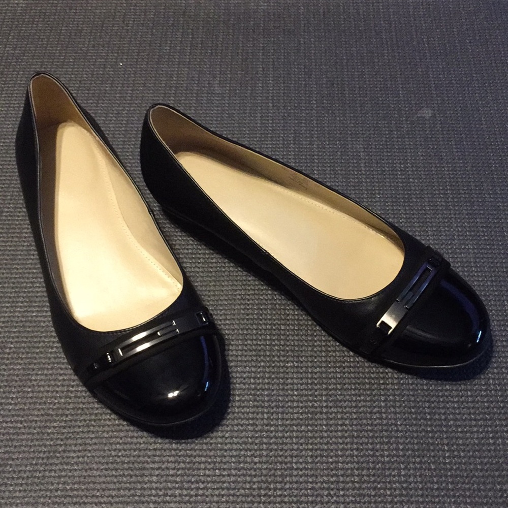 Used Naturalizer Helina Black Patent Toe Flats 10